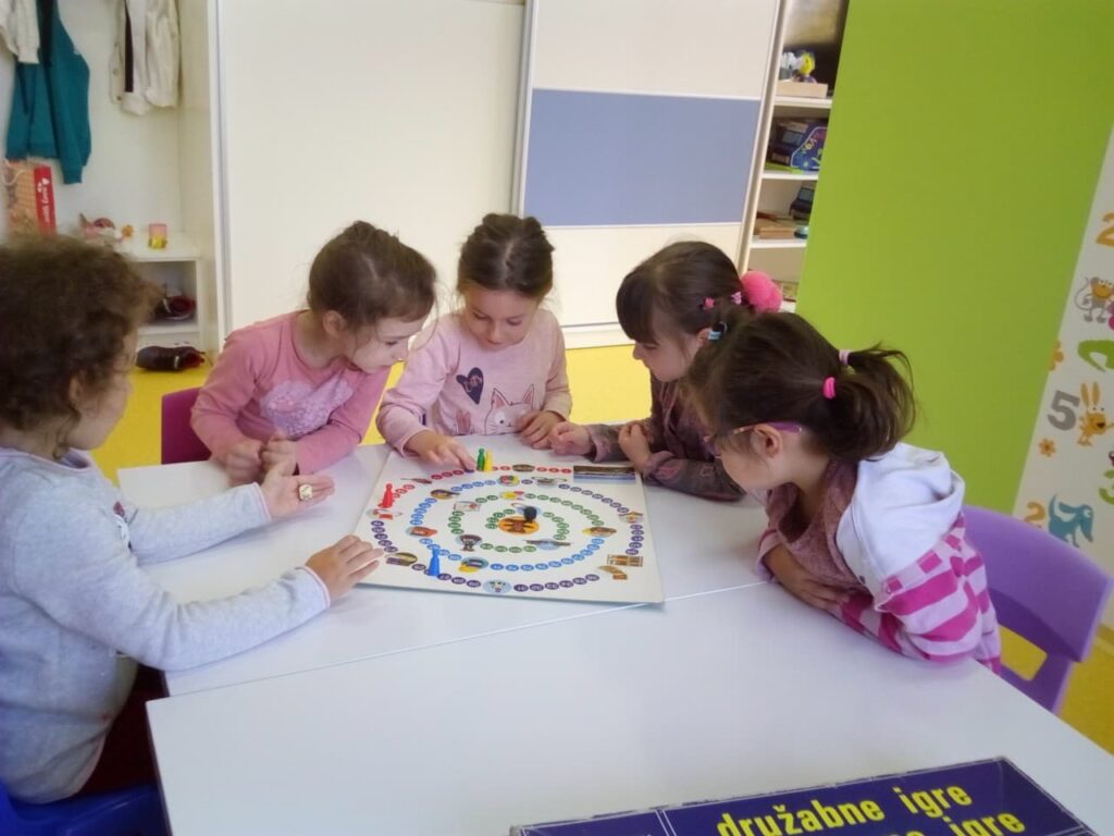 Уписи во Игралната на Библиотека Другарче 514145697 1053215600121334 7659157106868049115 n